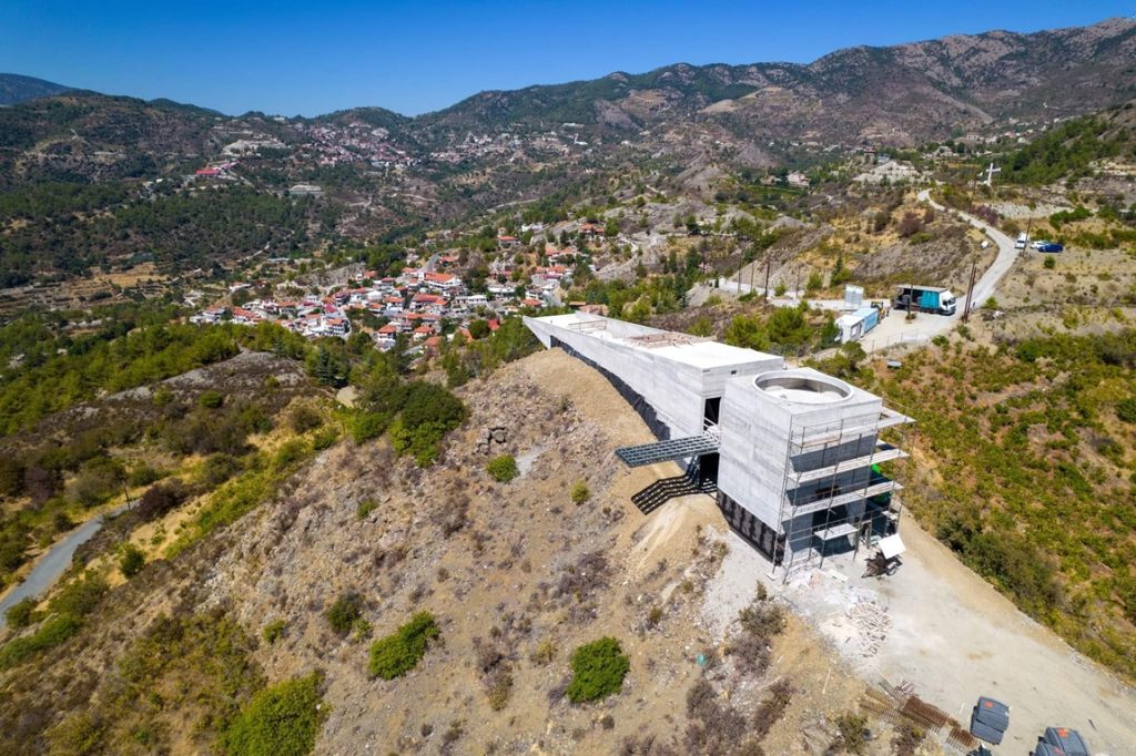 Εργασίες Αστεροσκοπείο Τροόδους: O Κοινοτάρχης Αγριδιών μας δείχνει εικόνα από το εσωτερικό