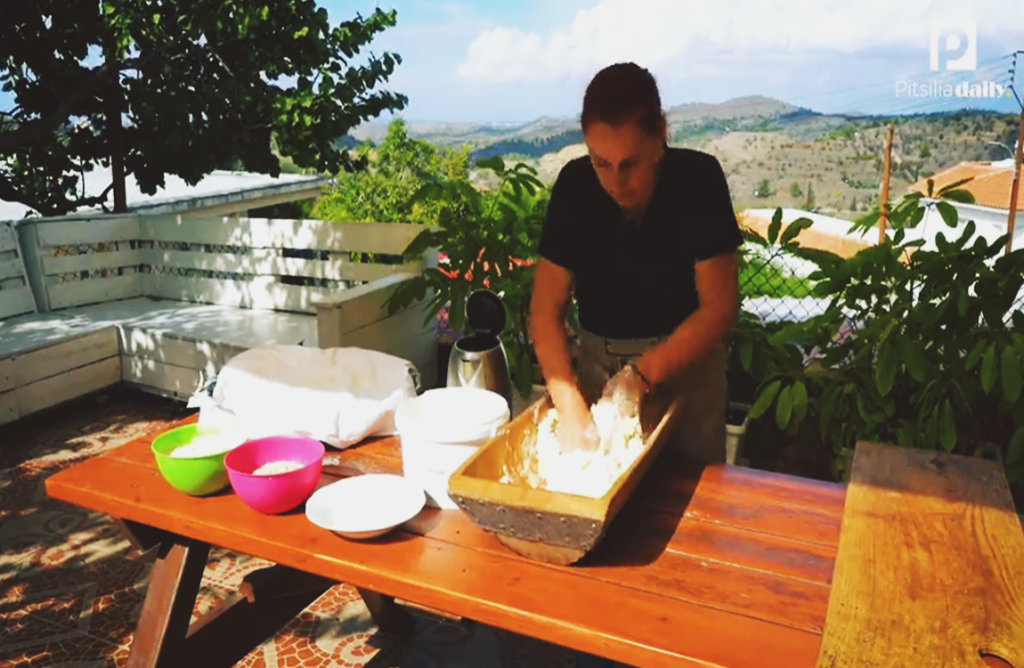 Παραδοσιακές Στιγμές: Φτιάξαμε ψωμί με προζύμι στον Ξυλιάτο (ΒΙΝΤΕΟ)