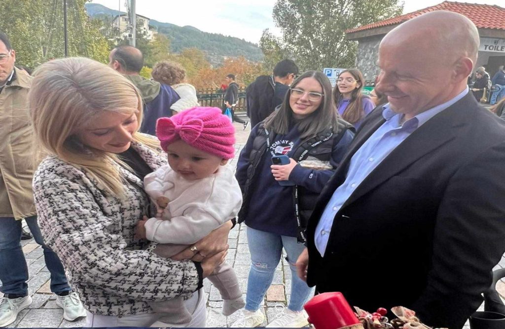 Επισκέφθηκε και το Χριστουγεννιάτικο Χωριό Αγρού η Αννίτα Δημητρίου (ΦΩΤΟΣ)