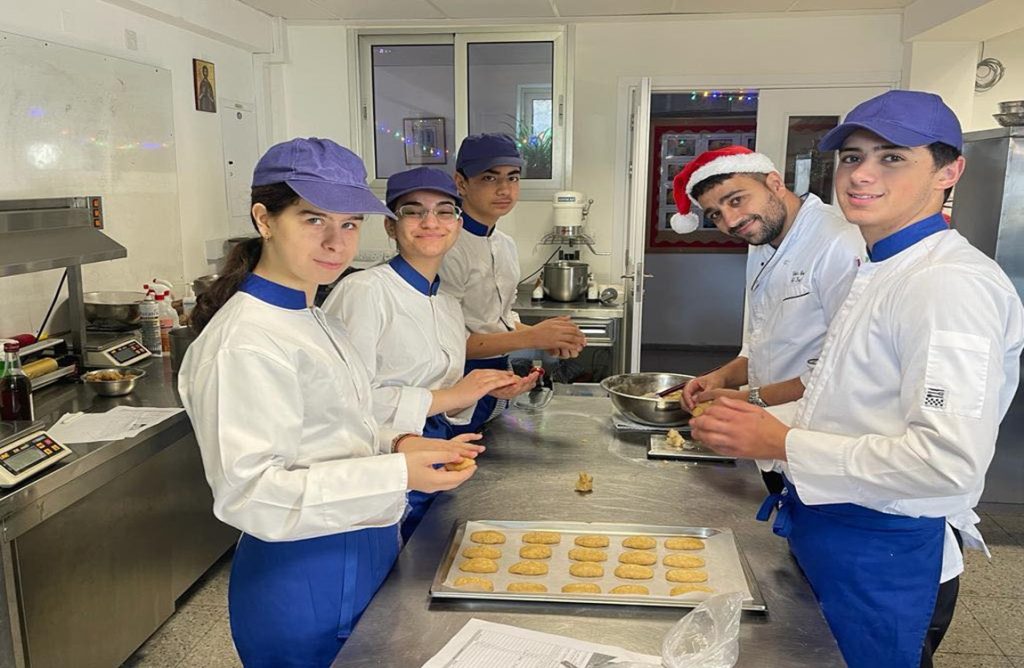 Γιορτινές ετοιμασίες από το Ξενοδοχειακό Τμήμα του Απεήτειου Γυμνασίου Αγρού (ΦΩΤΟΣ)