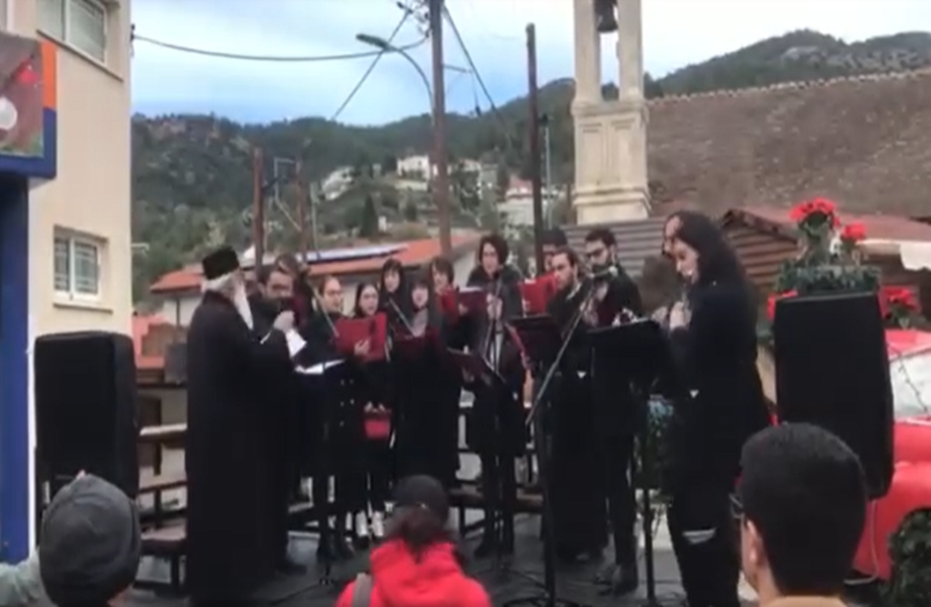 Τραγούδησαν και σκόρπισαν το πνεύμα Χριστουγέννων στην Κυπερούντα (ΒΙΝΤΕΟ)