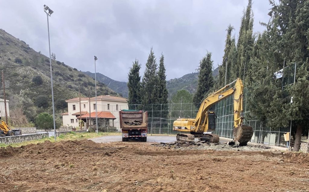 Ξεκίνησαν οι εργασίες ανακατασκευής του γηπέδου στο Απλίκι (ΦΩΤΟΣ)