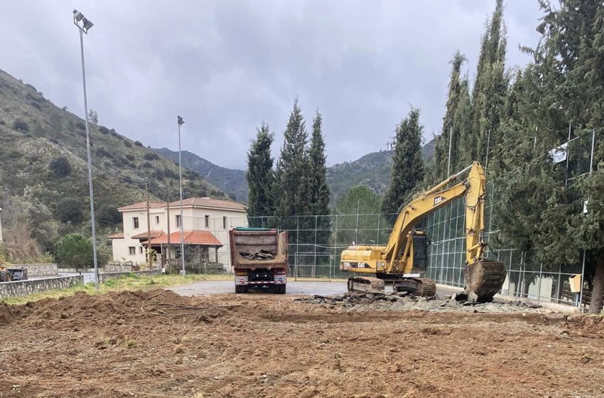  Ξεκίνησαν οι εργασίες ανακατασκευής του γηπέδου στο Απλίκι (ΦΩΤΟΣ)