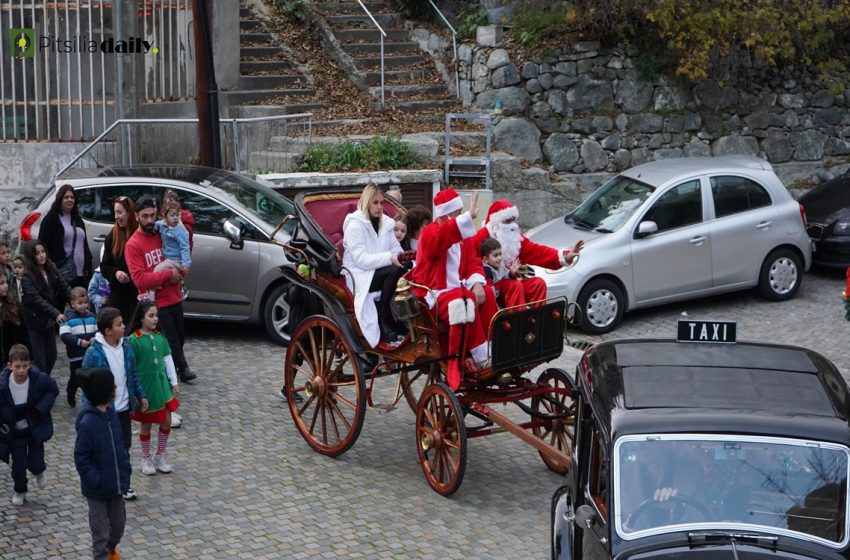  Με την άμαξα στο Χριστουγεννιάτικο Χωριό του Αγρού ο Άγιος Βασίλης (ΒΙΝΤΕΟ & ΦΩΤΟΣ)