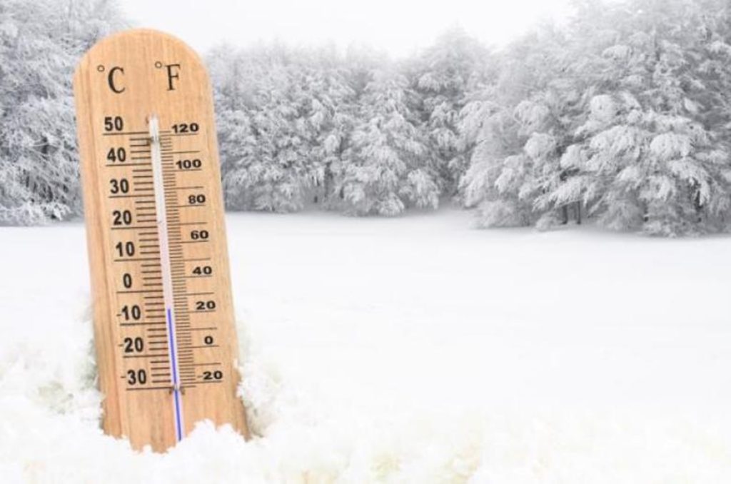 Σε ισχύ πορτοκαλί προειδοποίηση για έντονα καιρικά φαινόμενα με καταιγίδες και χιόνια