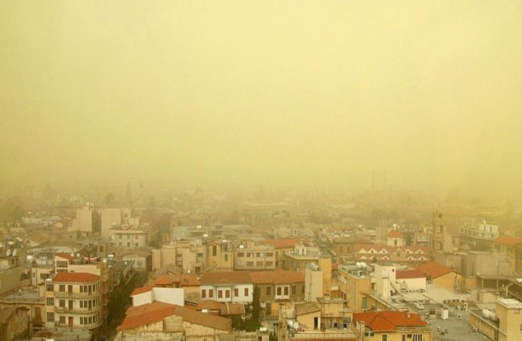 Σκόνη στην ατμόσφαιρα και θερμοκρασία πάνω από τους κλιματικούς μέσους όρους
