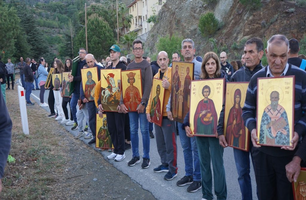Γύρος της Παναγιάς – Λιτανεία των Ιερών Εικόνων στον Αγρό