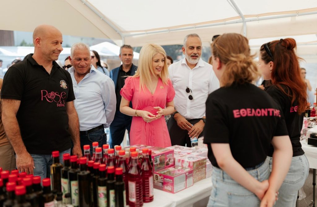 H Πρόεδρος της Βουλής Αννίτα Δημητρίου στον Αγρό για την καθιερωμένη γιορτή Τριανταφύλλου (ΦΩΤΟΣ)