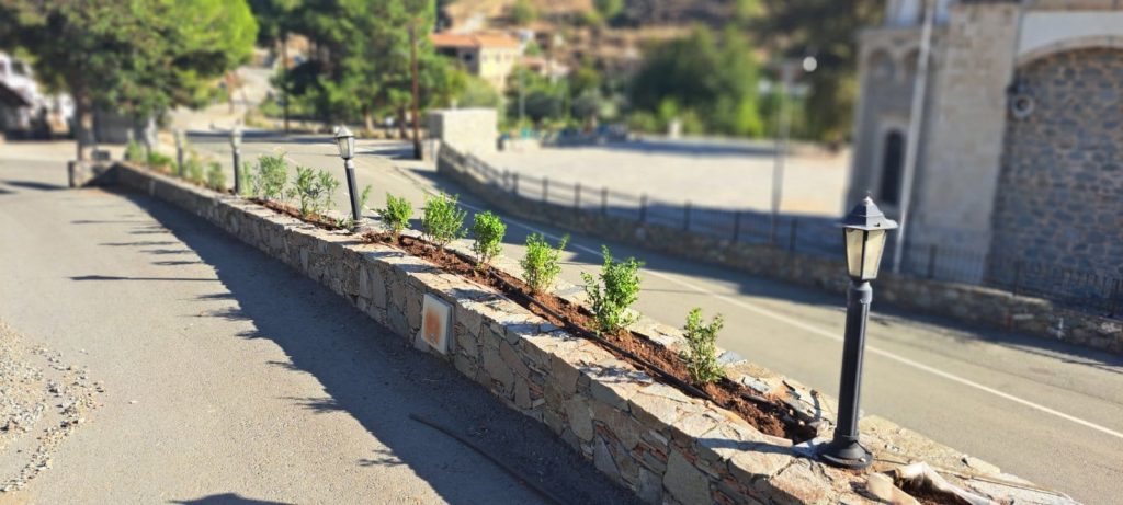 Έτοιμος ο ανθώνας που έφτιαξε ο Σύνδεσμος Γυναικών στον Αρακαπά (ΦΩΤΟΣ)