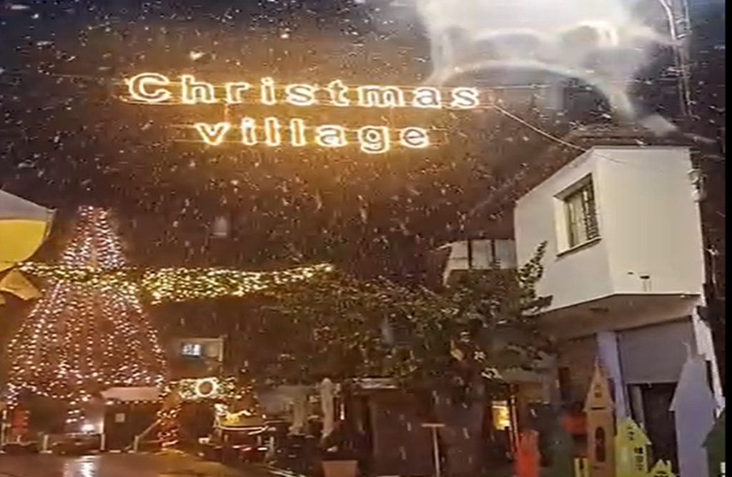 Μαγευτικό βίντεο από το χιονισμένο Χριστουγεννιάτικο Χωριό της Κυπερούντας