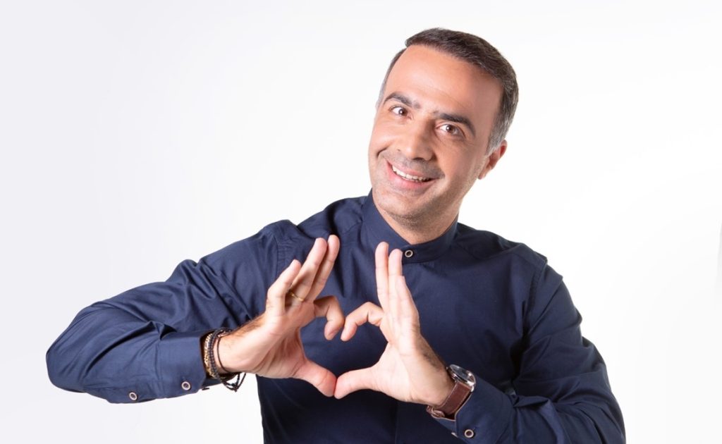 Ο Μιχάλης Σοφοκλέους πάει Αγρό σε ρόλο… Άγιου Βασίλη!