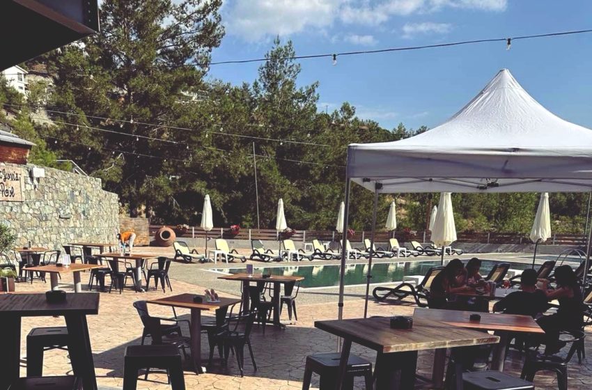  Το ανακαινισμένο St John’s Pool-Restaurant στον Άγιο Ιωάννη Πιτσιλιάς άνοιξε τις πόρτες του και σας περιμένει!